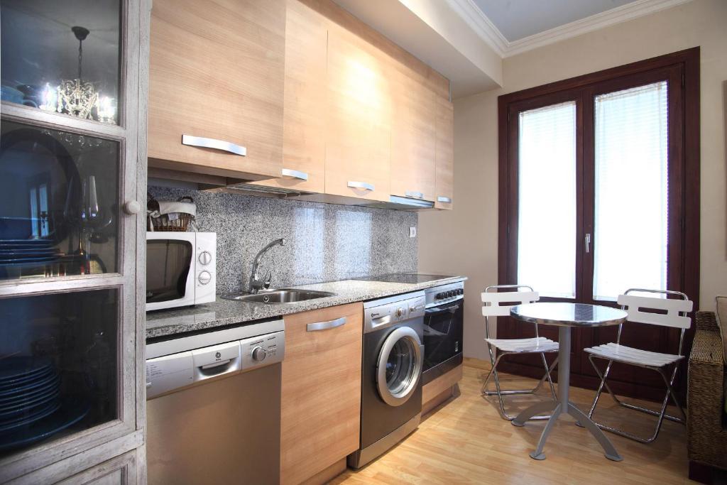 Apartamentos Alcoba De Baco Барбастро Номер фото