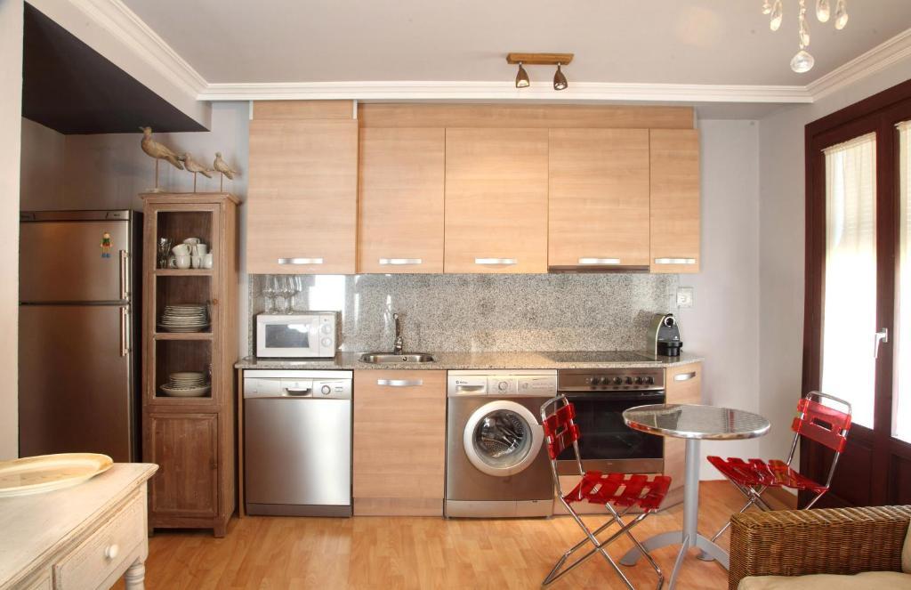 Apartamentos Alcoba De Baco Барбастро Номер фото