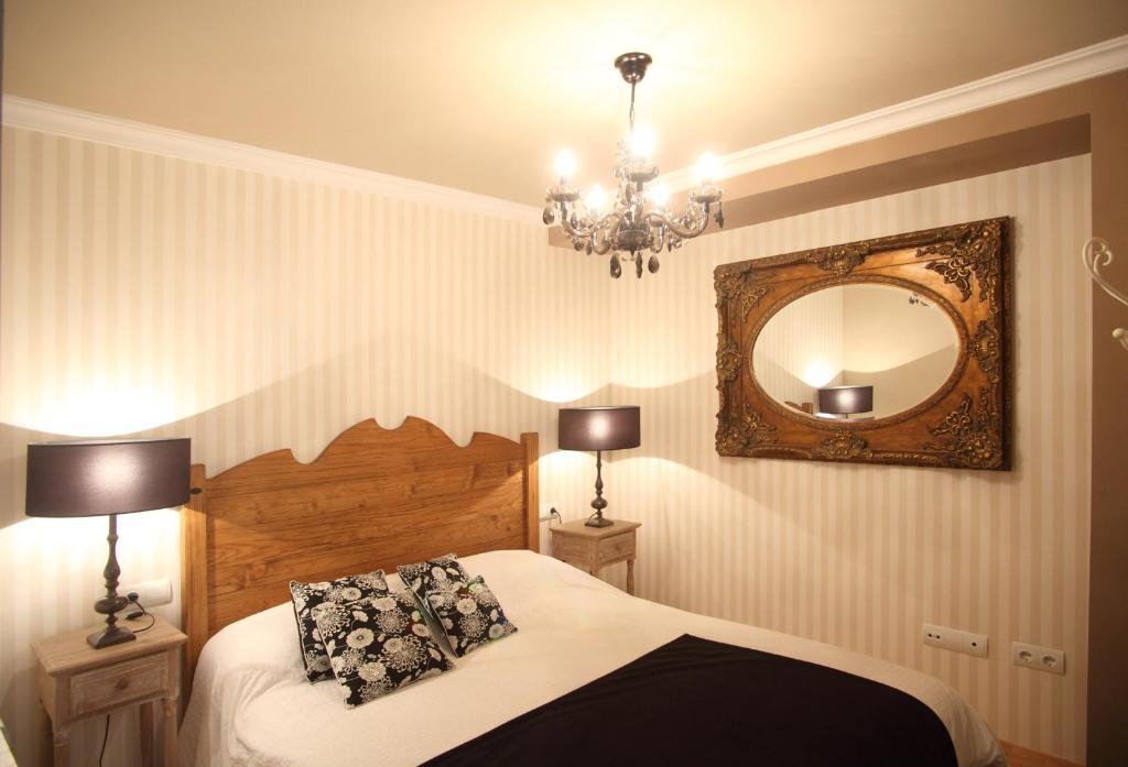 Apartamentos Alcoba De Baco Барбастро Номер фото