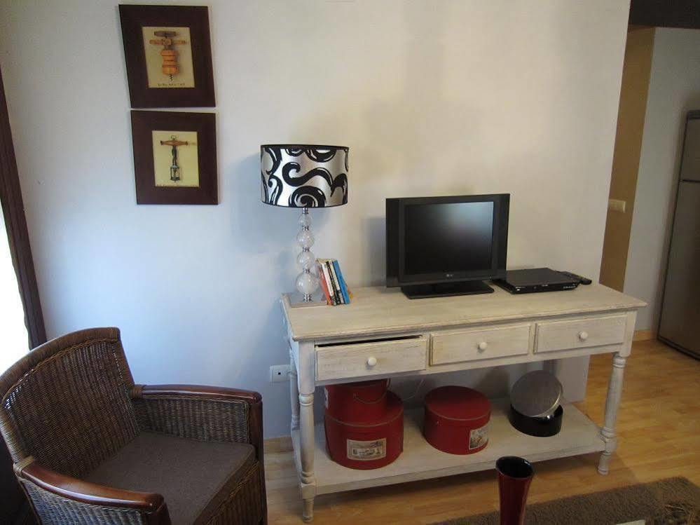 Apartamentos Alcoba De Baco Барбастро Экстерьер фото